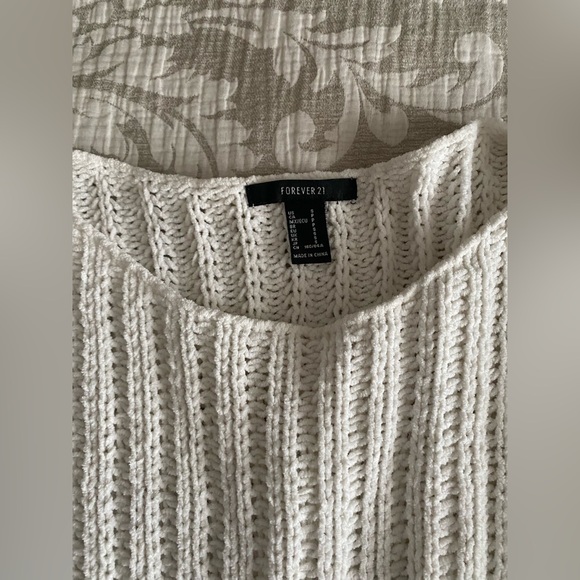 Forever 21 Knit cropped sweater - Picture 3 of 3